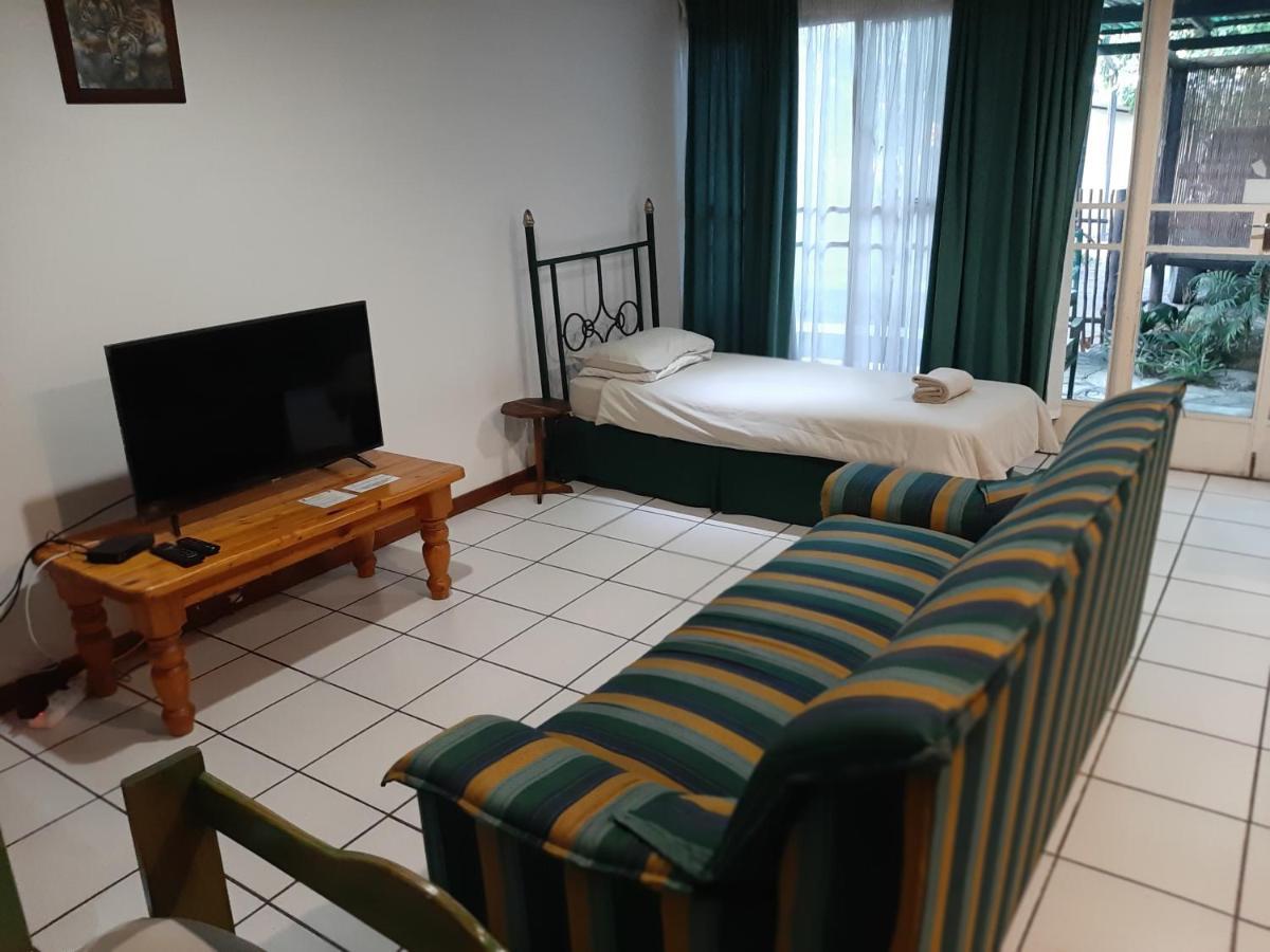 Elephant Walk Guesthouse And Back Packers Phalaborwa Zewnętrze zdjęcie